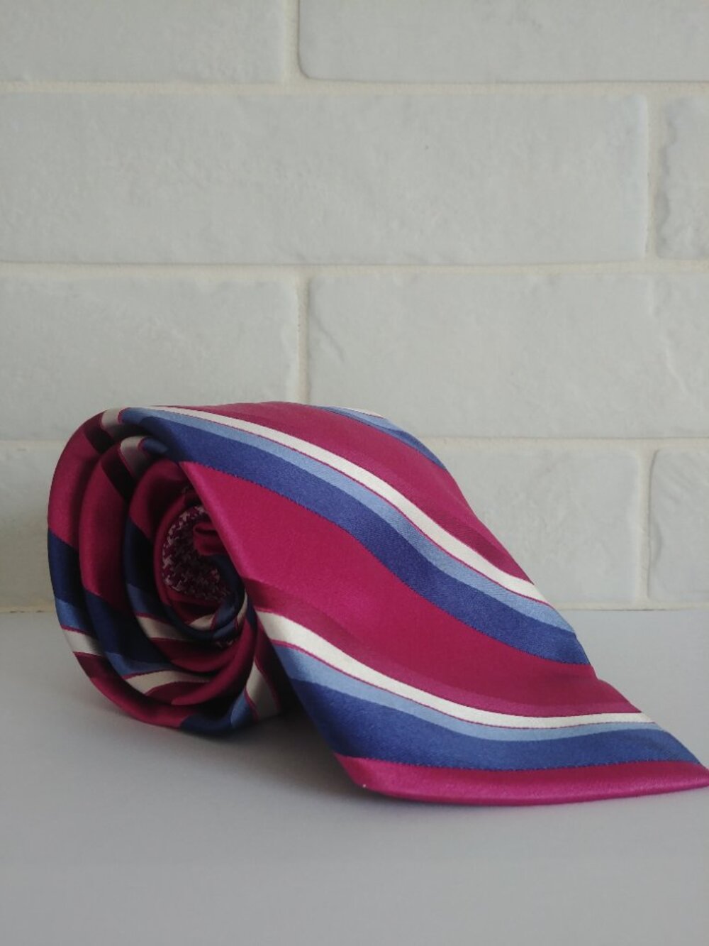 Tommy Hilfiger 100% silk made in USA striped tie magenta pink blue white